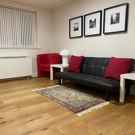 Morden Flat Close To Dlr Station With Free Parking Лондон Экстерьер фото