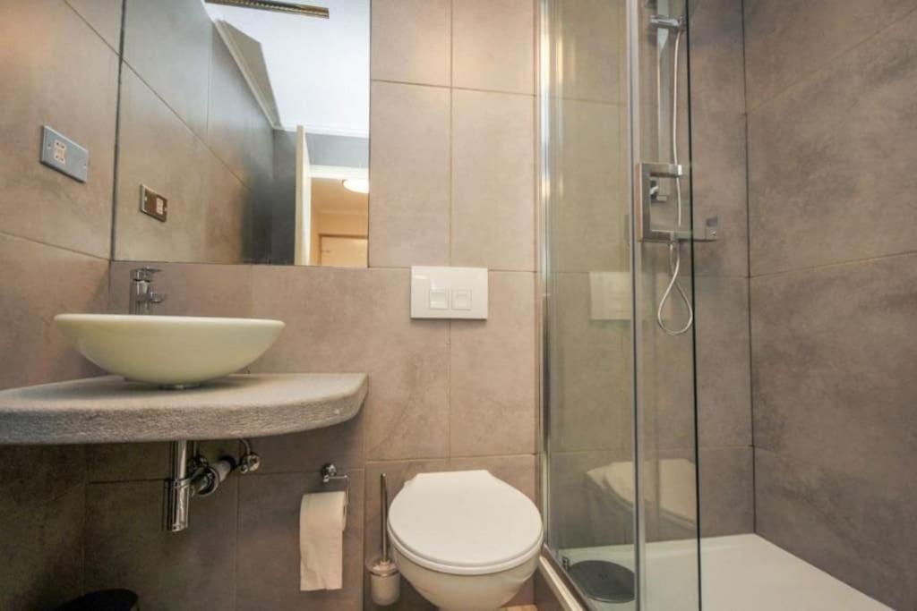 Morden Flat Close To Dlr Station With Free Parking Лондон Экстерьер фото
