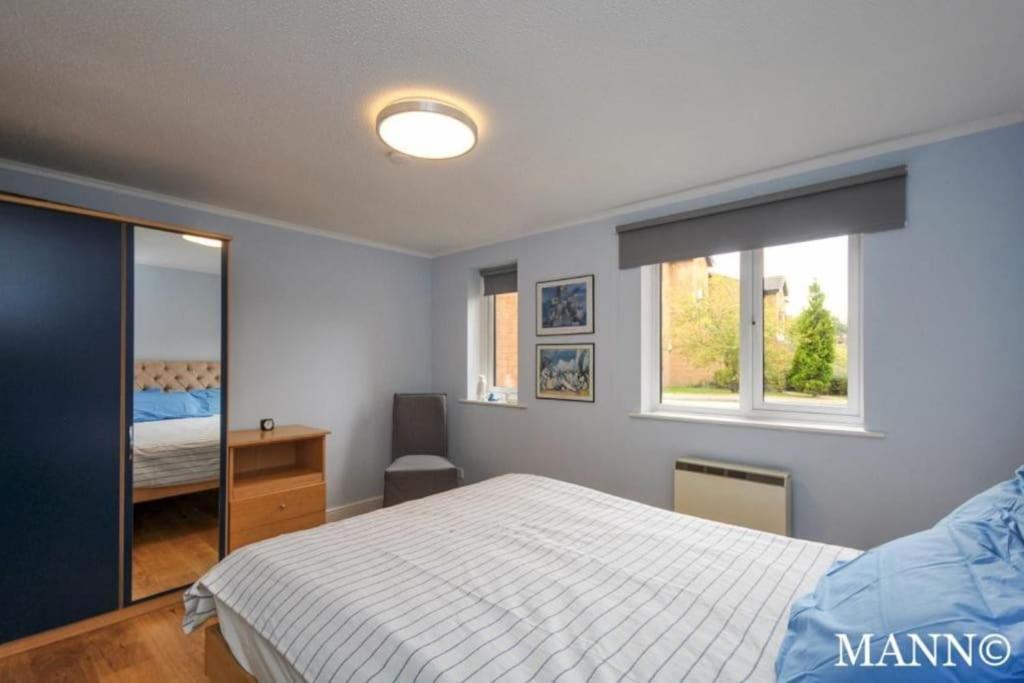 Morden Flat Close To Dlr Station With Free Parking Лондон Экстерьер фото