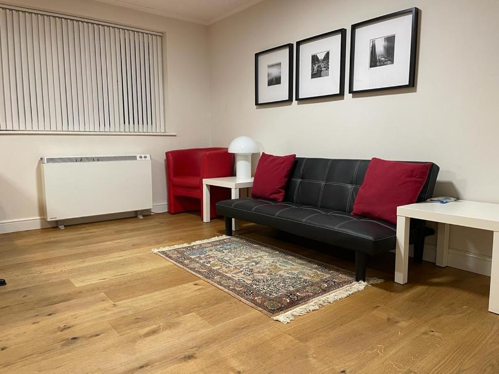 Morden Flat Close To Dlr Station With Free Parking Лондон Экстерьер фото