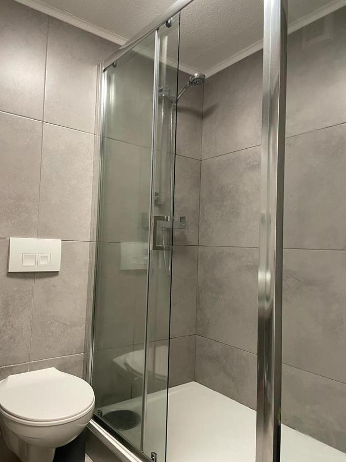 Morden Flat Close To Dlr Station With Free Parking Лондон Экстерьер фото