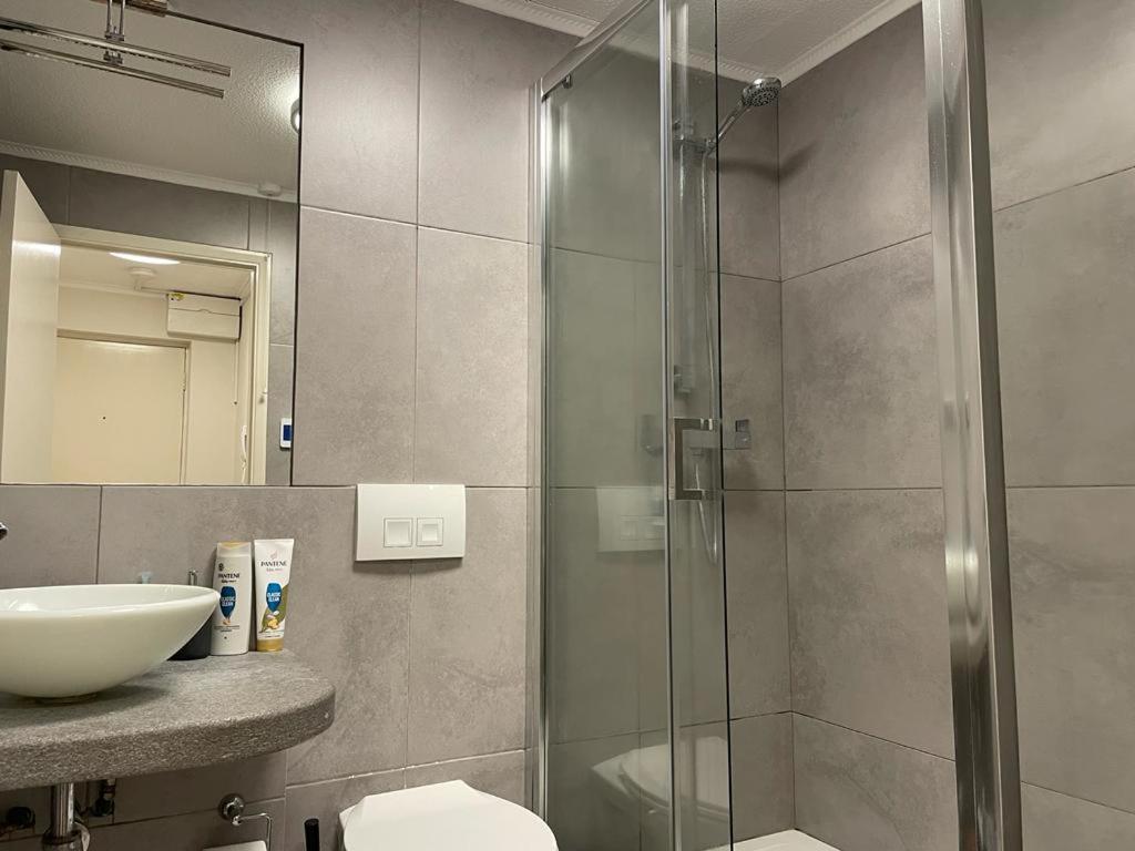 Morden Flat Close To Dlr Station With Free Parking Лондон Экстерьер фото